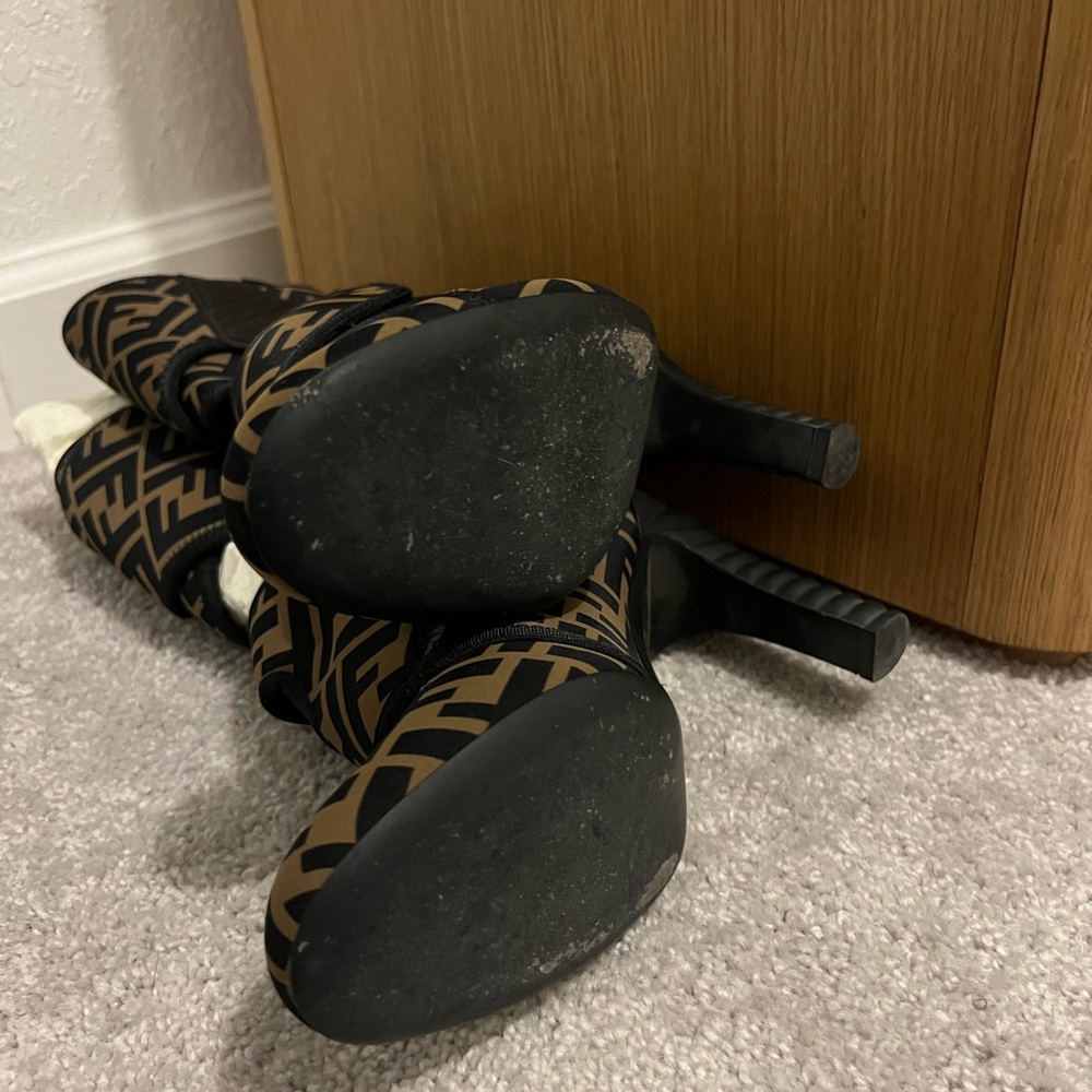 Signature Fendi Tronchetto Boots Size 37 - Picture 3 of 4